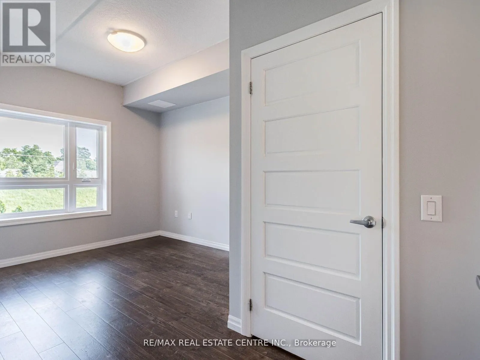222 - 35 KINGSBURY SQUARE N
