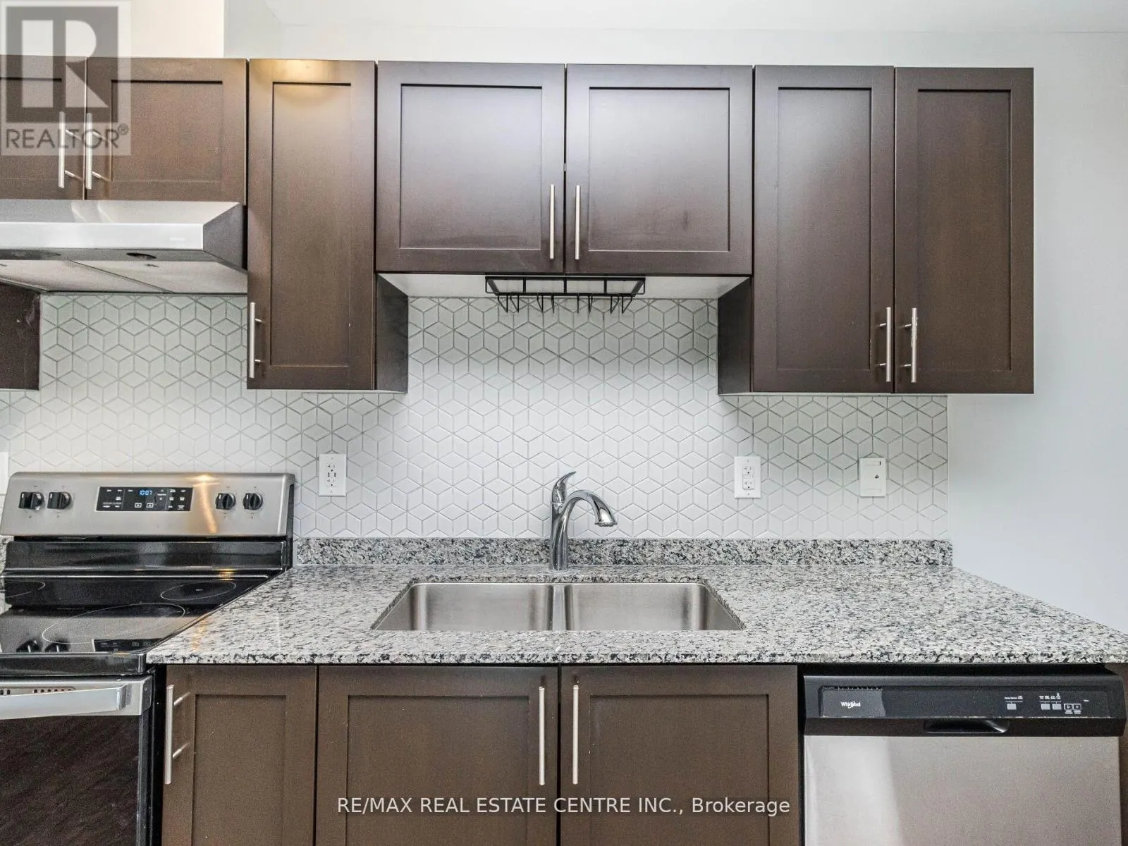 222 - 35 KINGSBURY SQUARE N