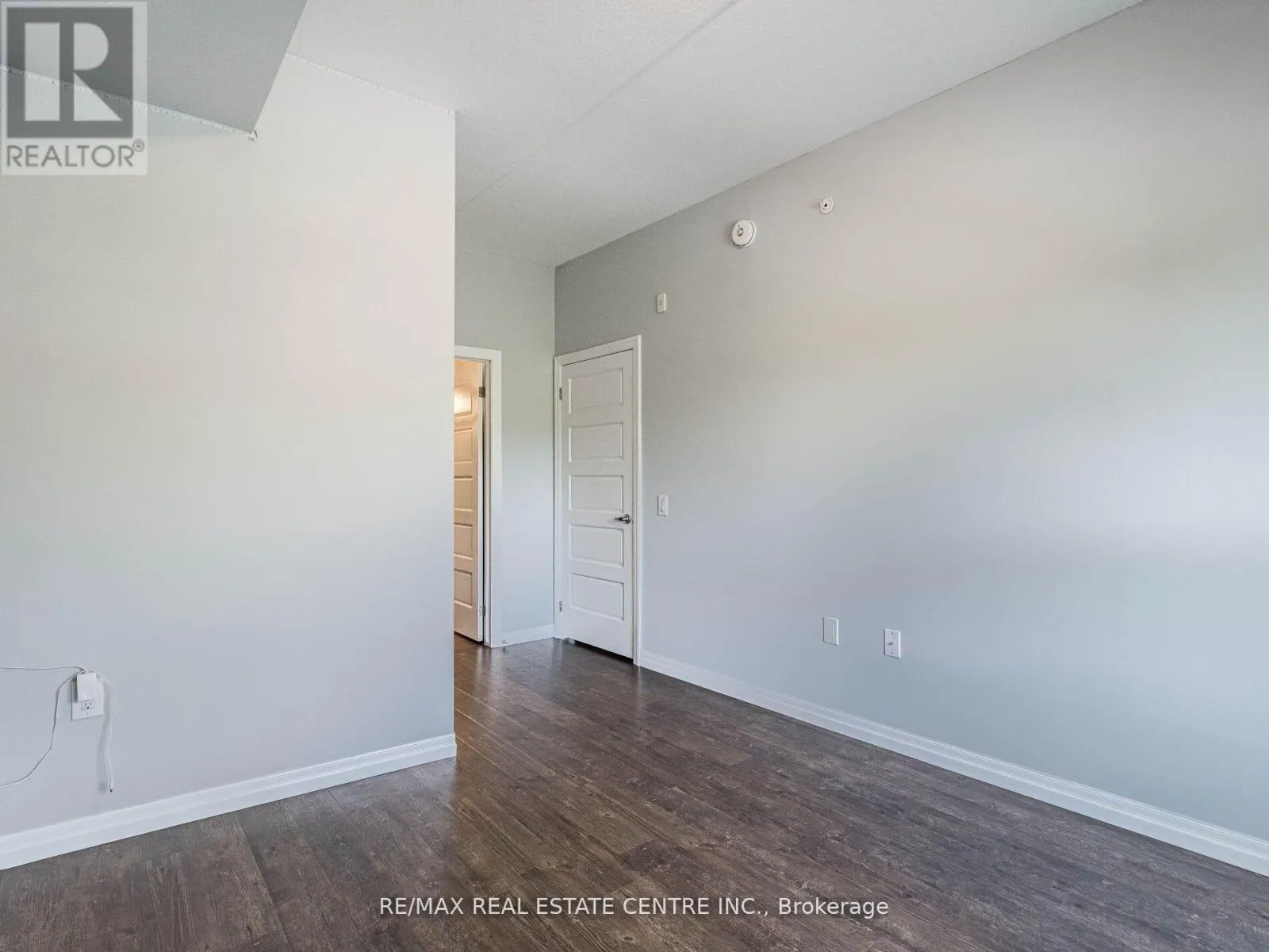 222 - 35 KINGSBURY SQUARE N