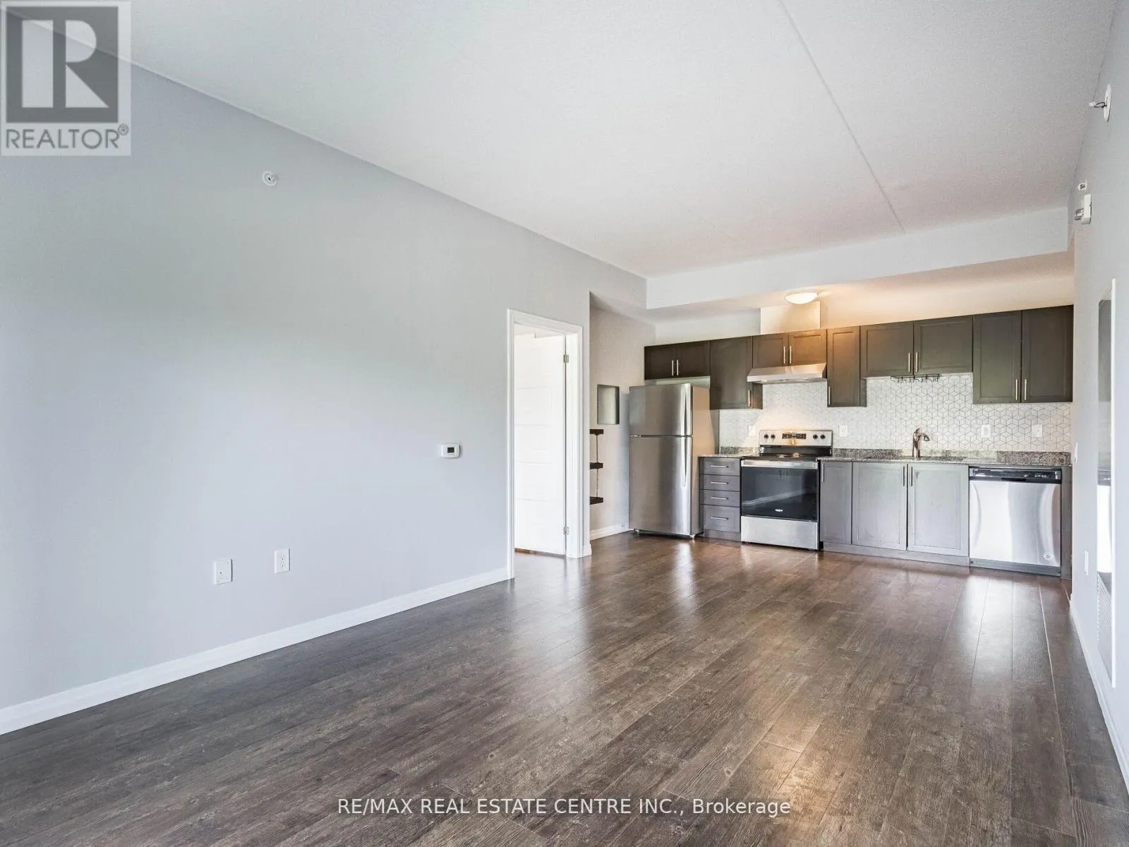 222 - 35 KINGSBURY SQUARE N
