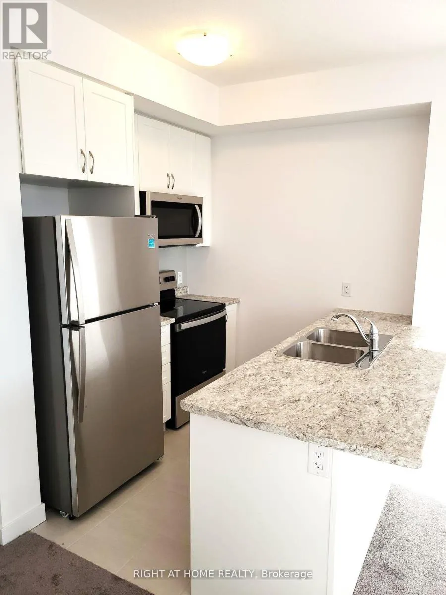 912 - 450 DUNDAS STREET E