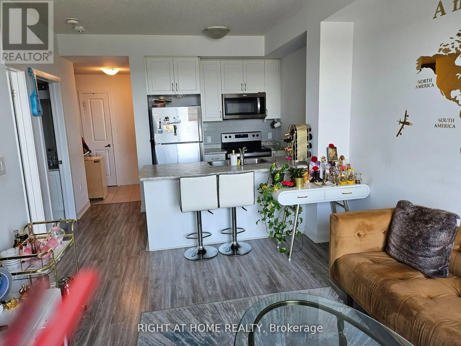 912 - 450 DUNDAS STREET E