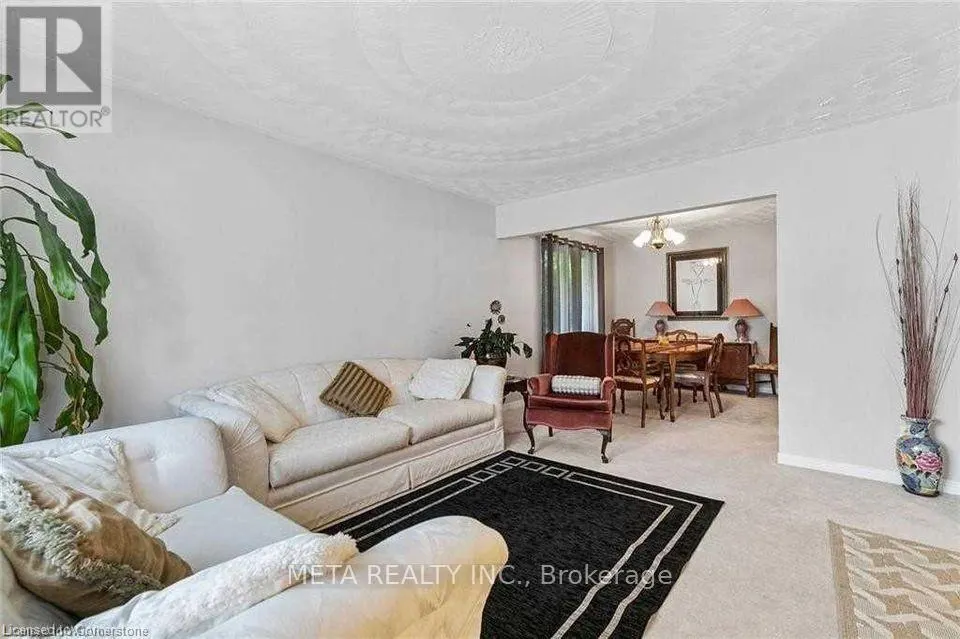 90 PENELOPE DRIVE W