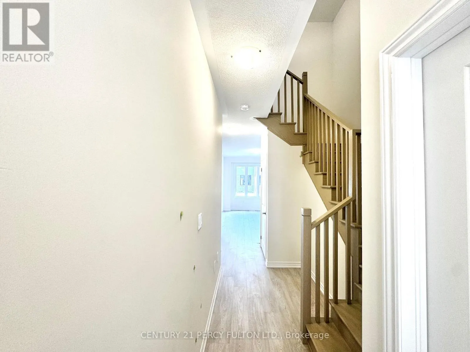 48 HICKING LANE