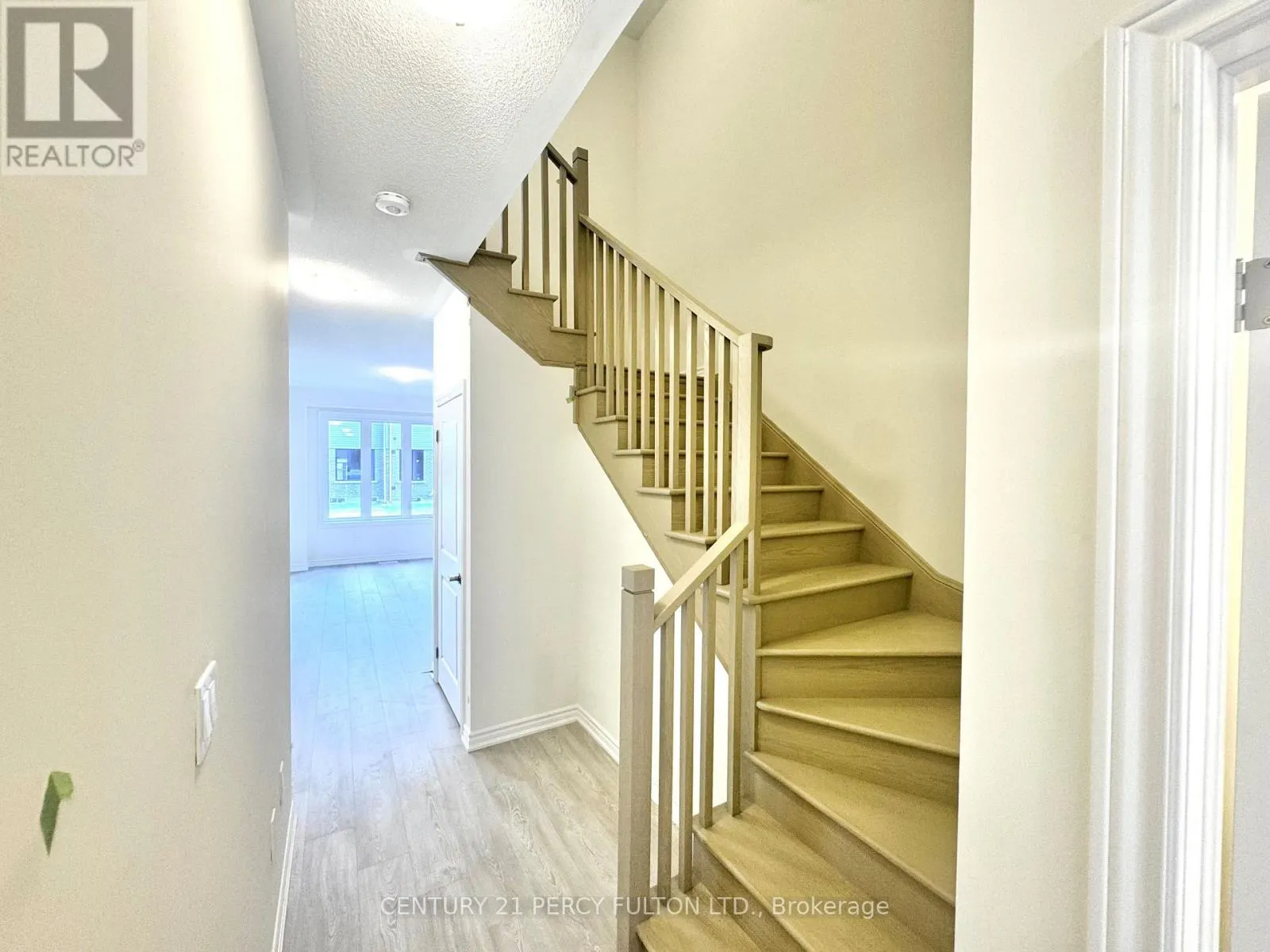48 HICKING LANE