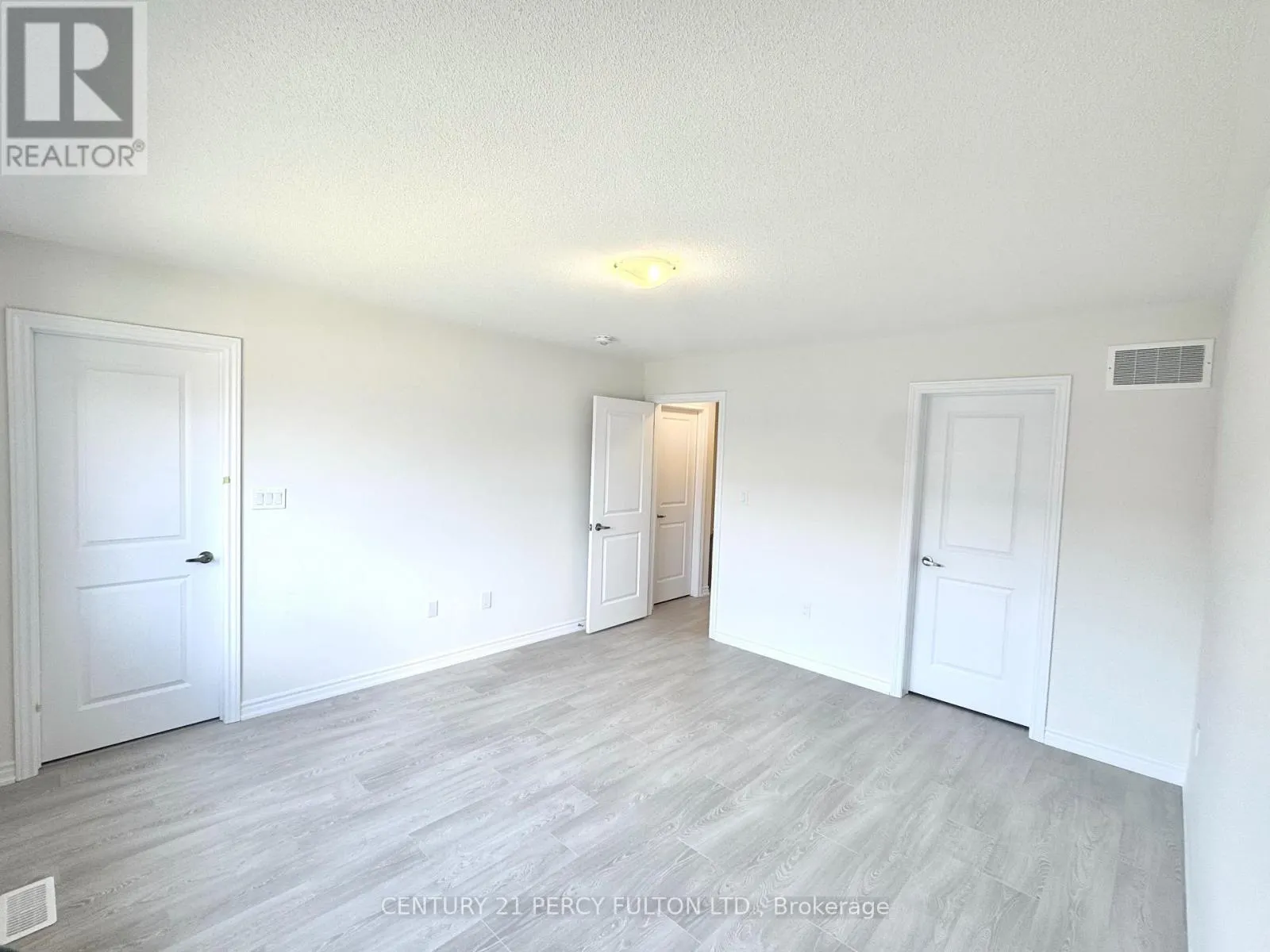 48 HICKING LANE