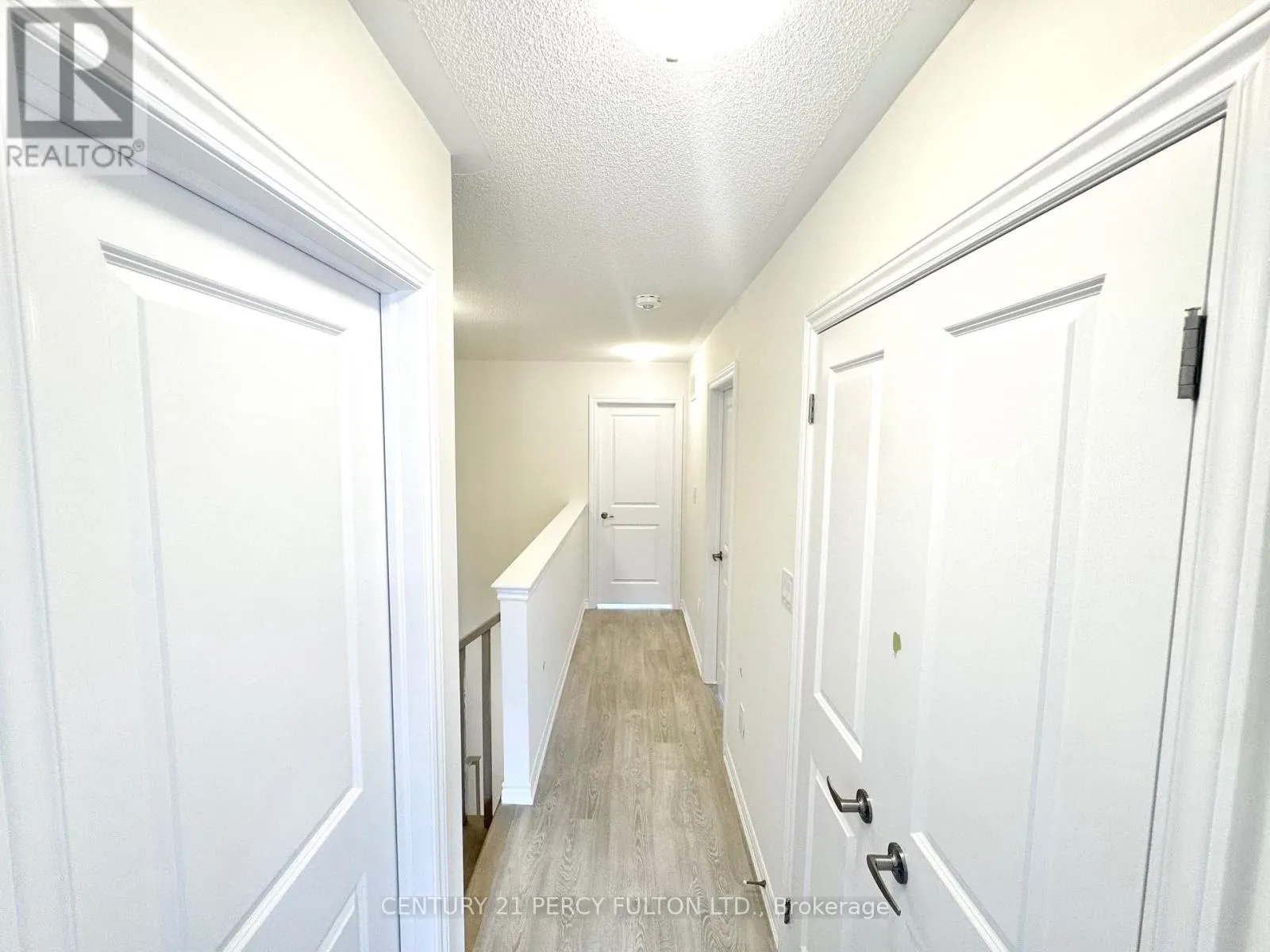 48 HICKING LANE
