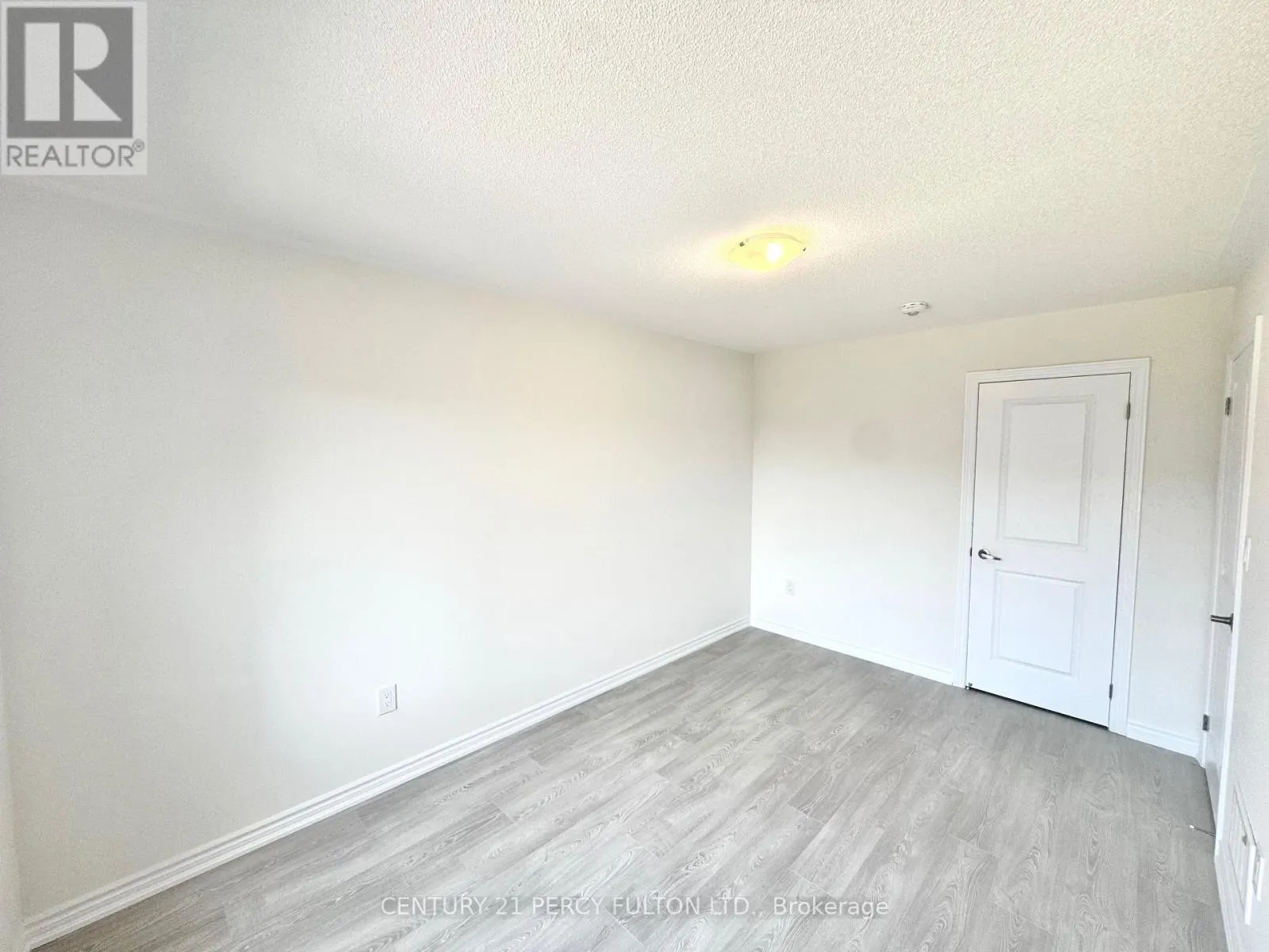 48 HICKING LANE