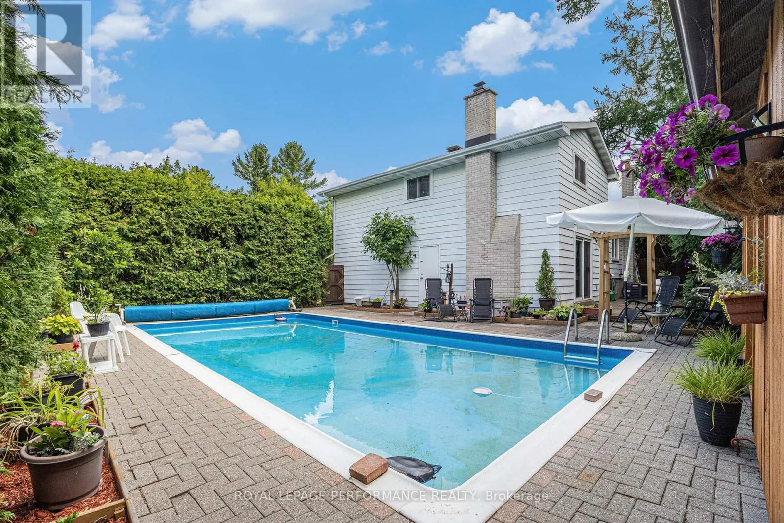 1 WEDGEWOOD CRESCENT