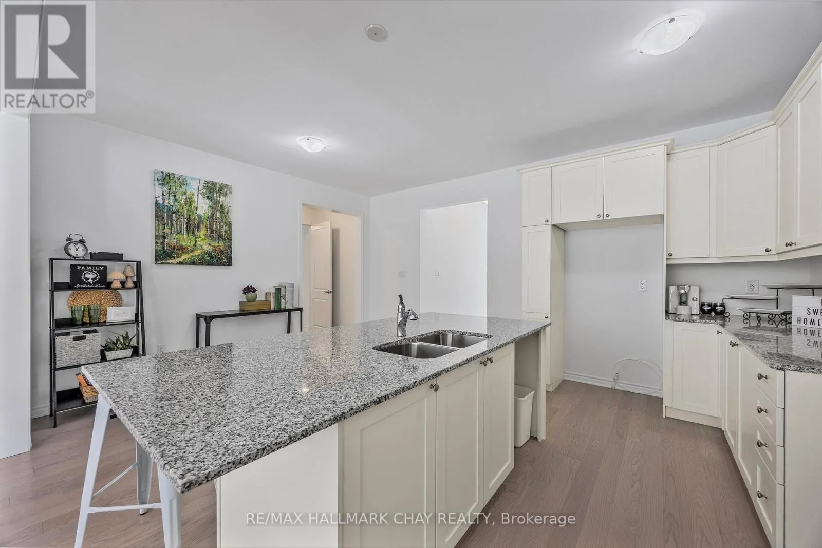 12 DYER CRESCENT