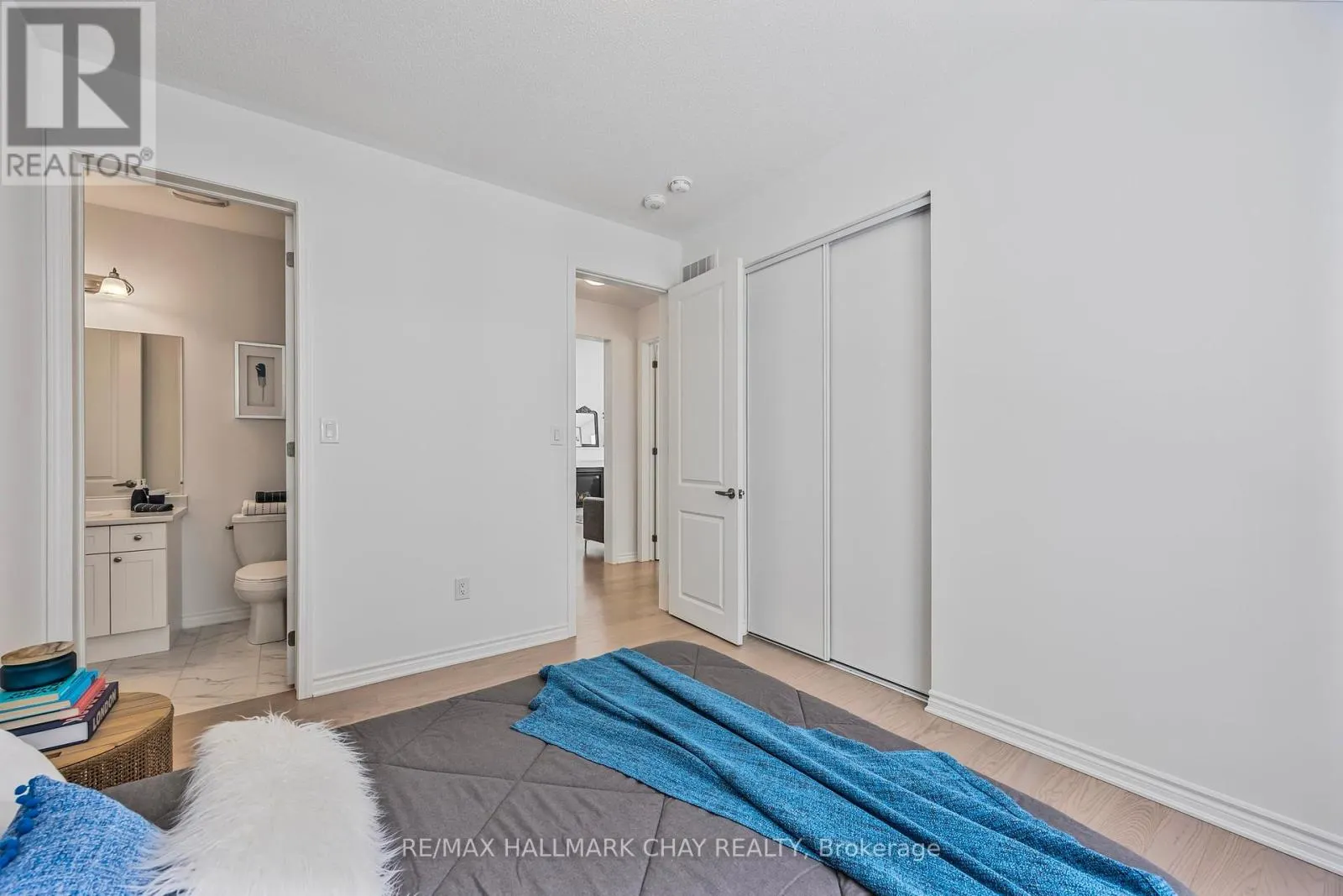 12 DYER CRESCENT