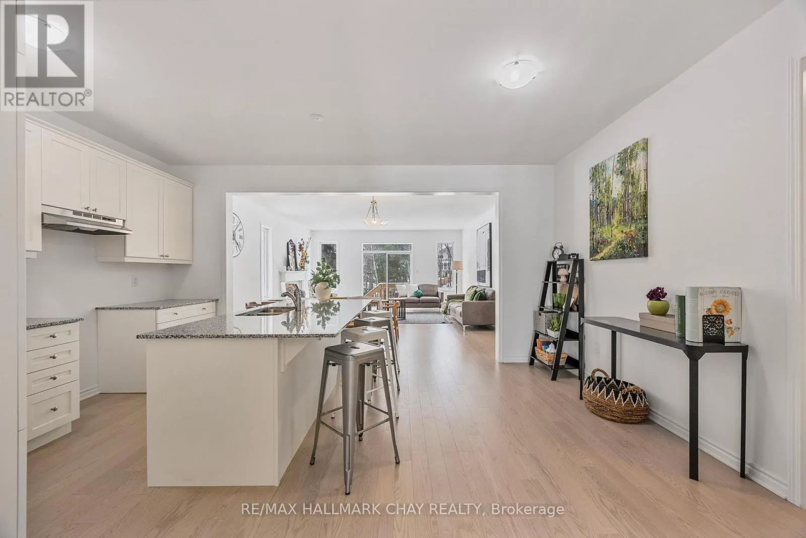 12 DYER CRESCENT