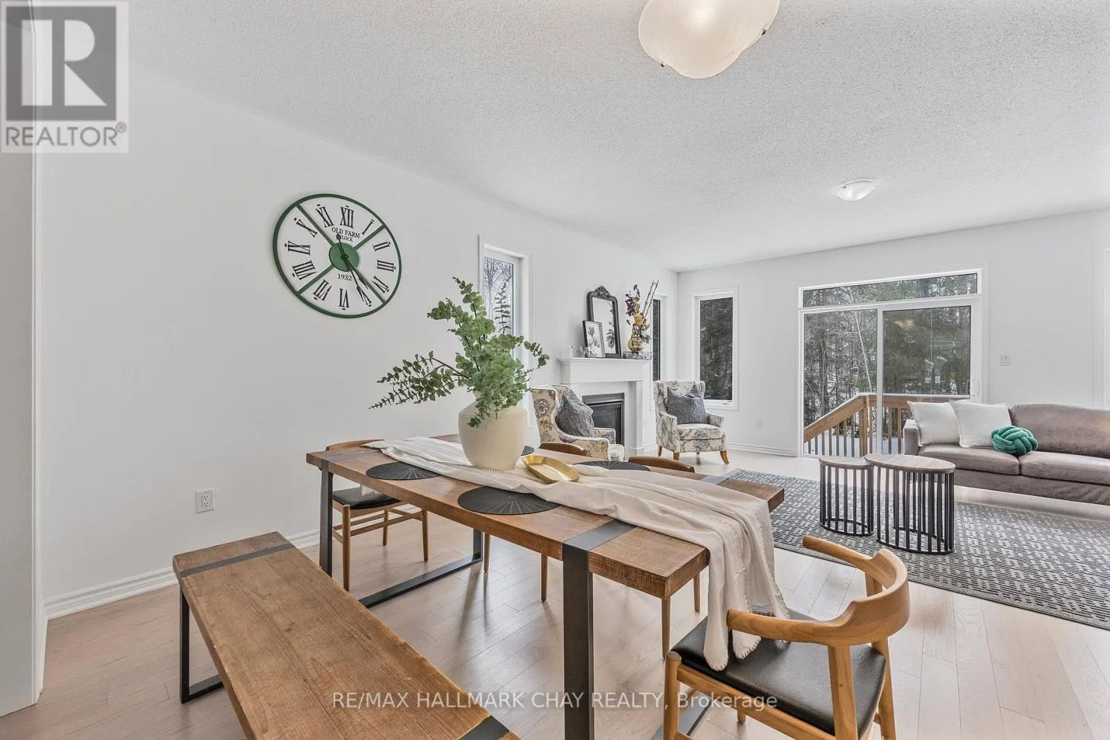 12 DYER CRESCENT