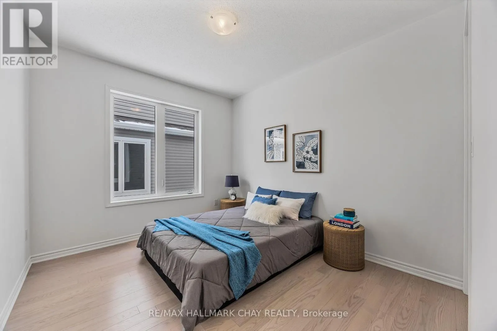 12 DYER CRESCENT