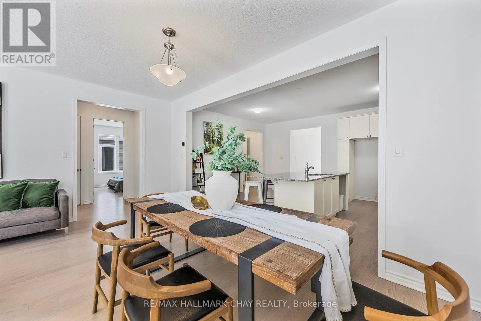 12 DYER CRESCENT