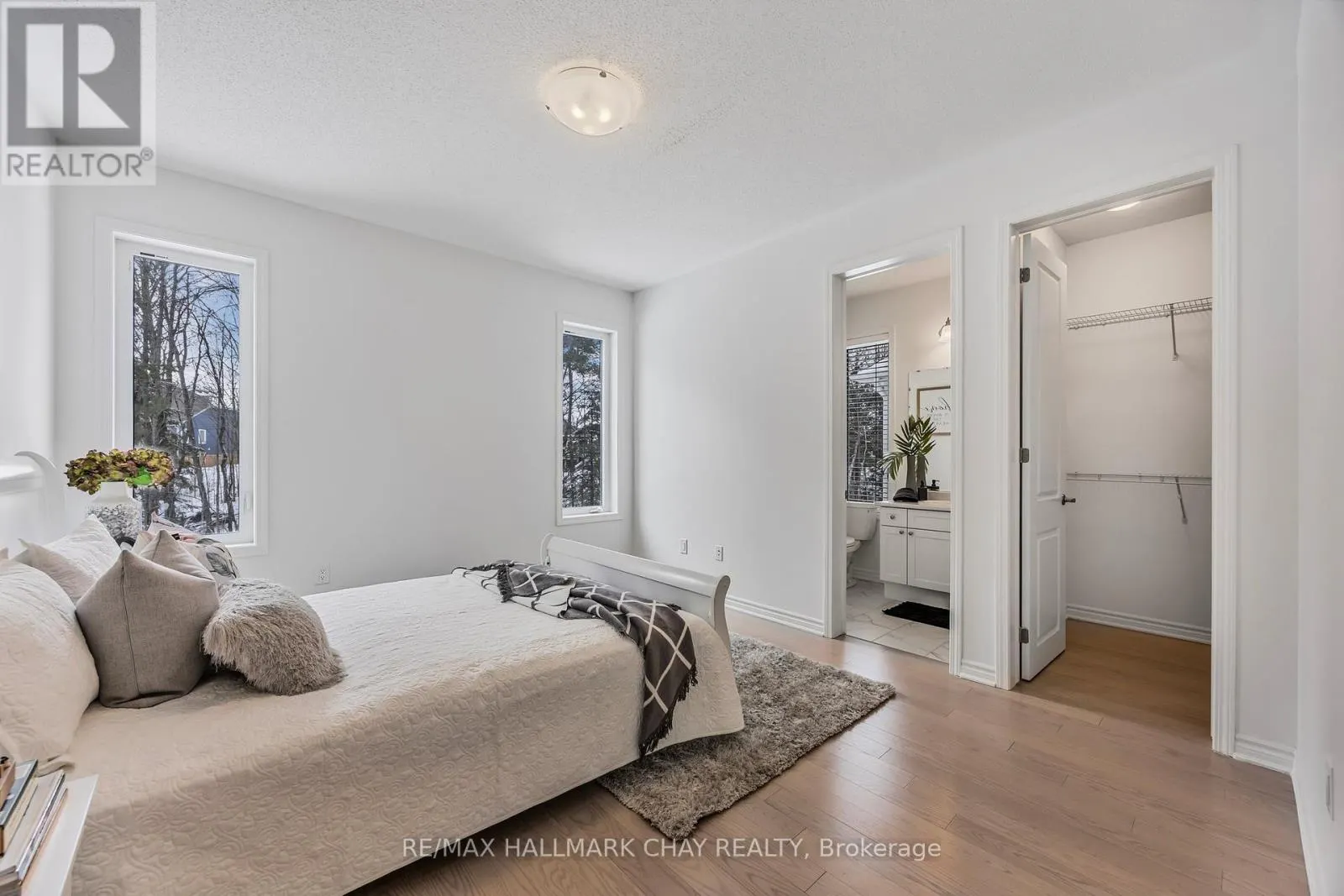 12 DYER CRESCENT