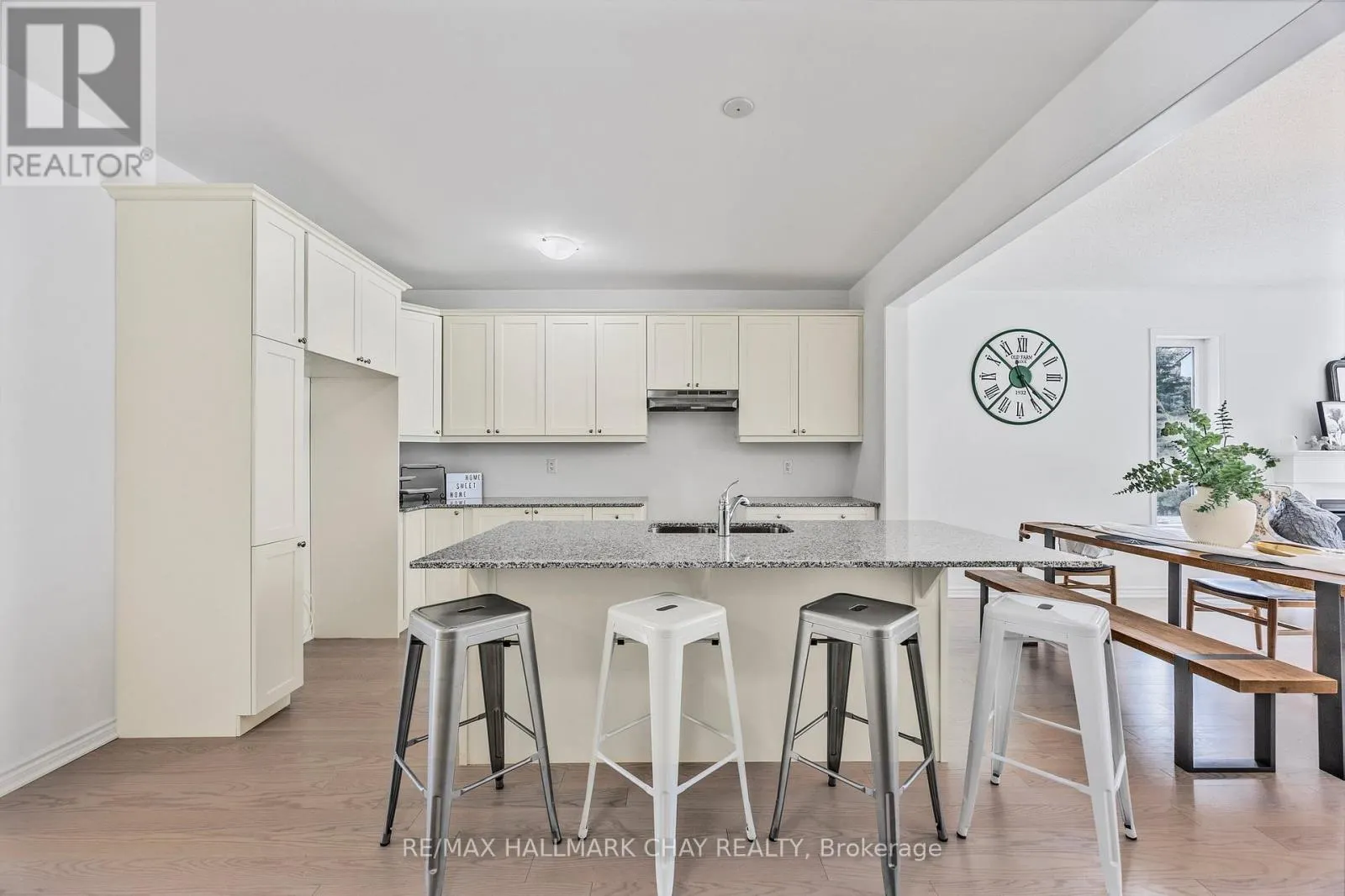 12 DYER CRESCENT