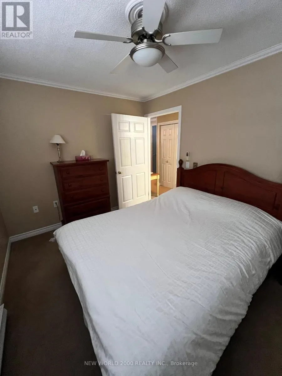 154 AINSLIE ST N STREET