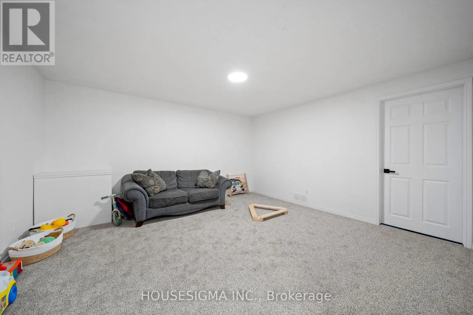 4 - 1225 CHEAPSIDE STREET, #4