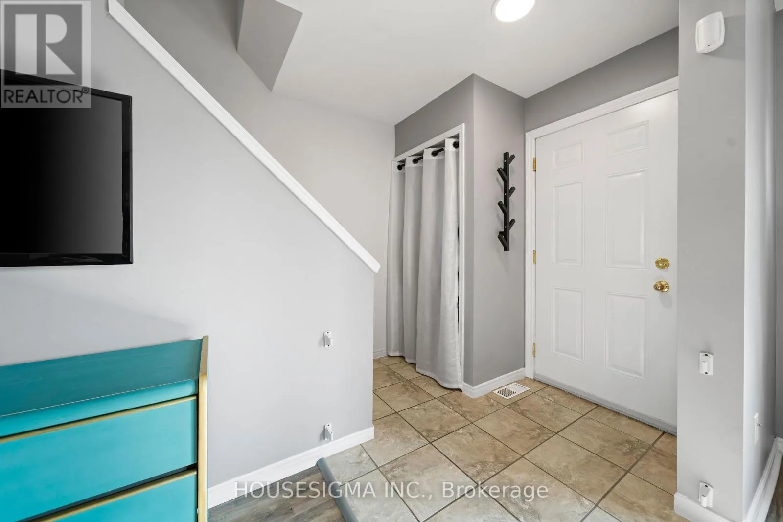4 - 1225 CHEAPSIDE STREET, #4