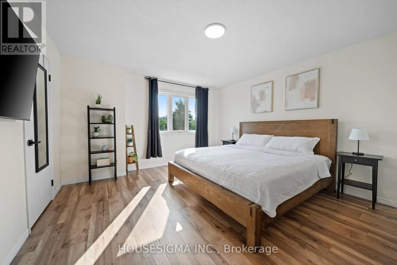 4 - 1225 CHEAPSIDE STREET, #4