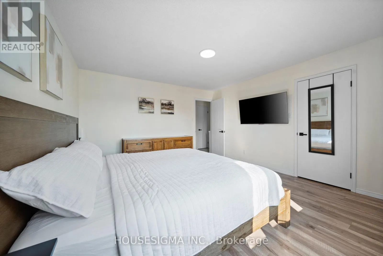 4 - 1225 CHEAPSIDE STREET, #4