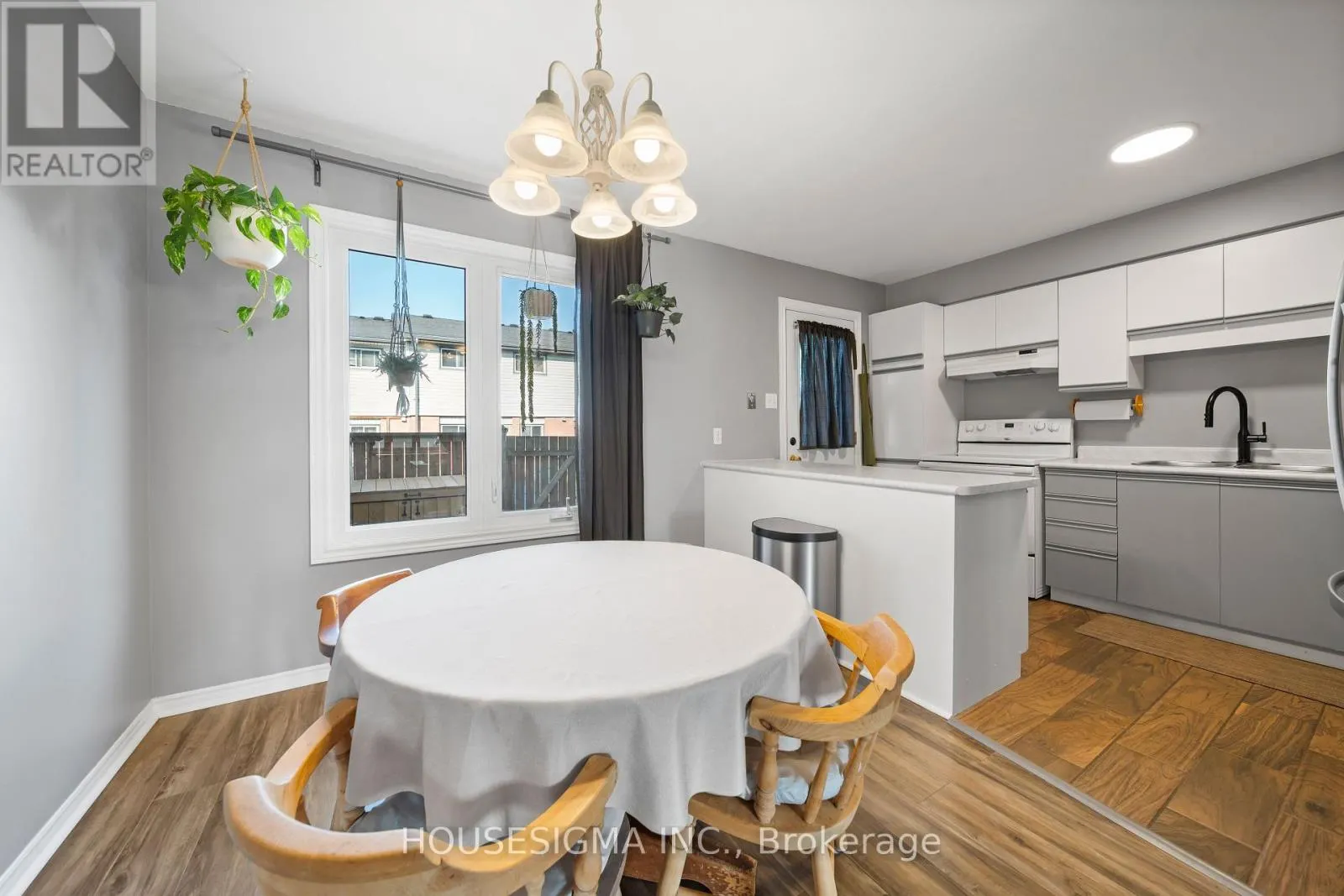 4 - 1225 CHEAPSIDE STREET, #4