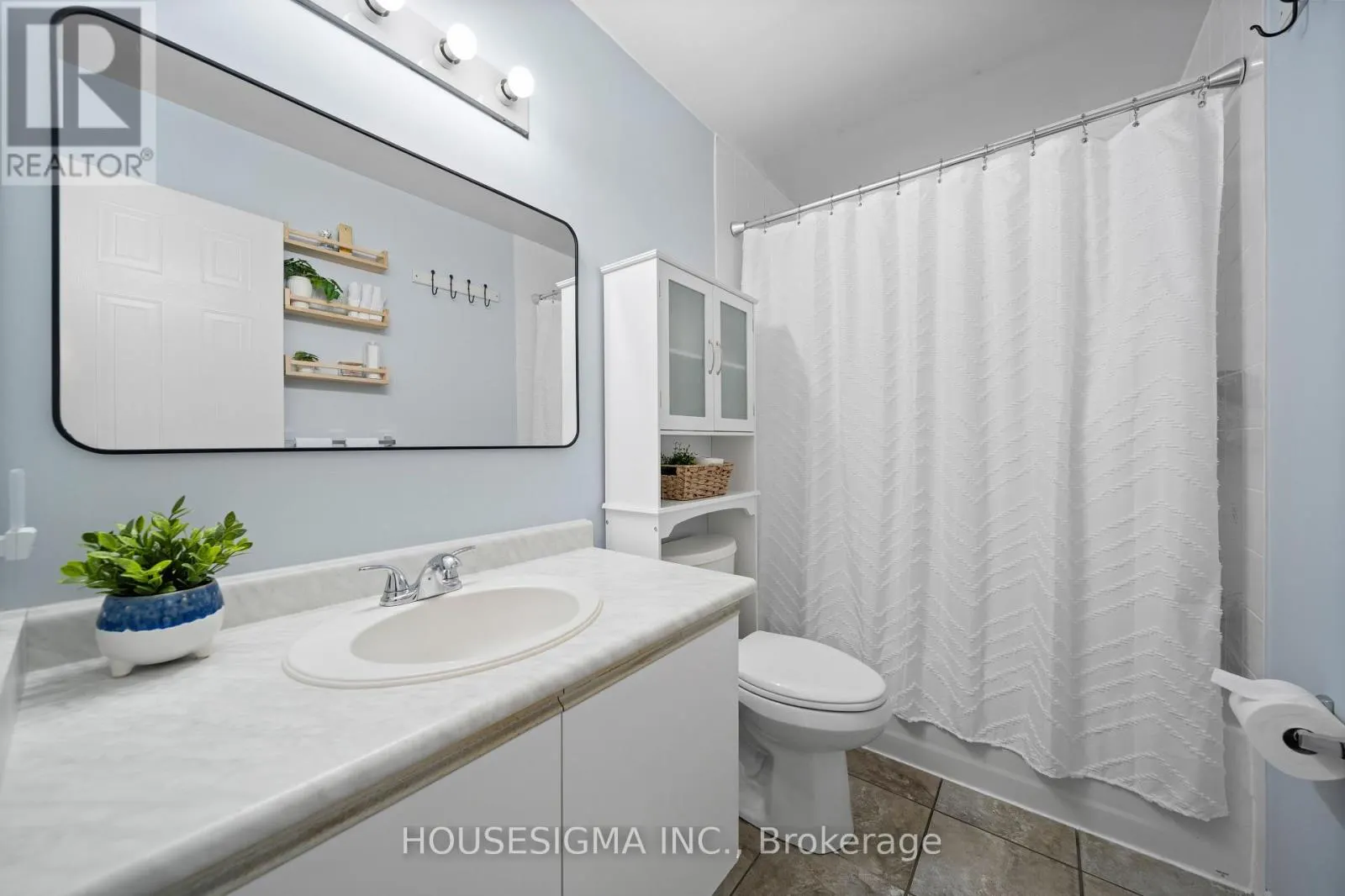 4 - 1225 CHEAPSIDE STREET, #4