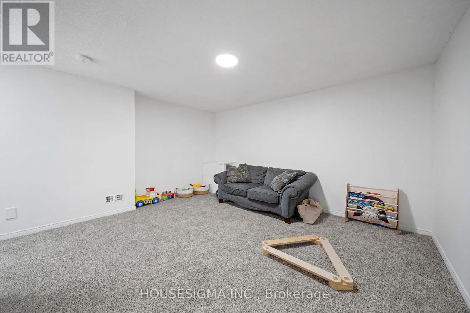 4 - 1225 CHEAPSIDE STREET, #4