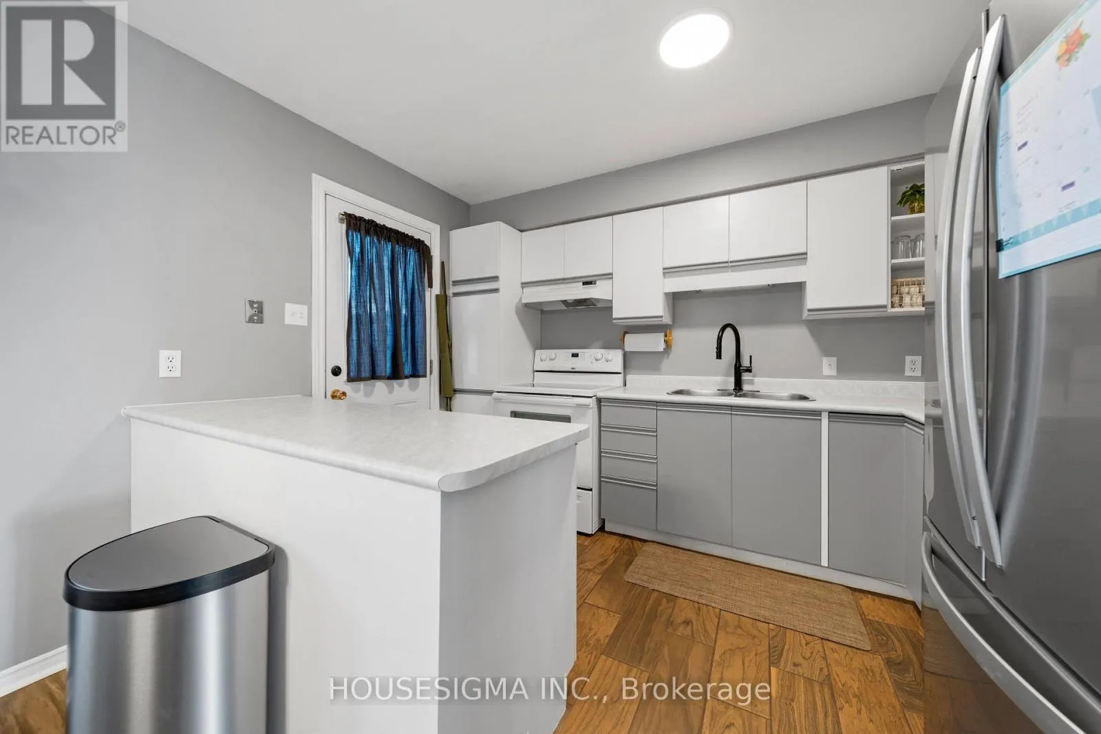4 - 1225 CHEAPSIDE STREET, #4