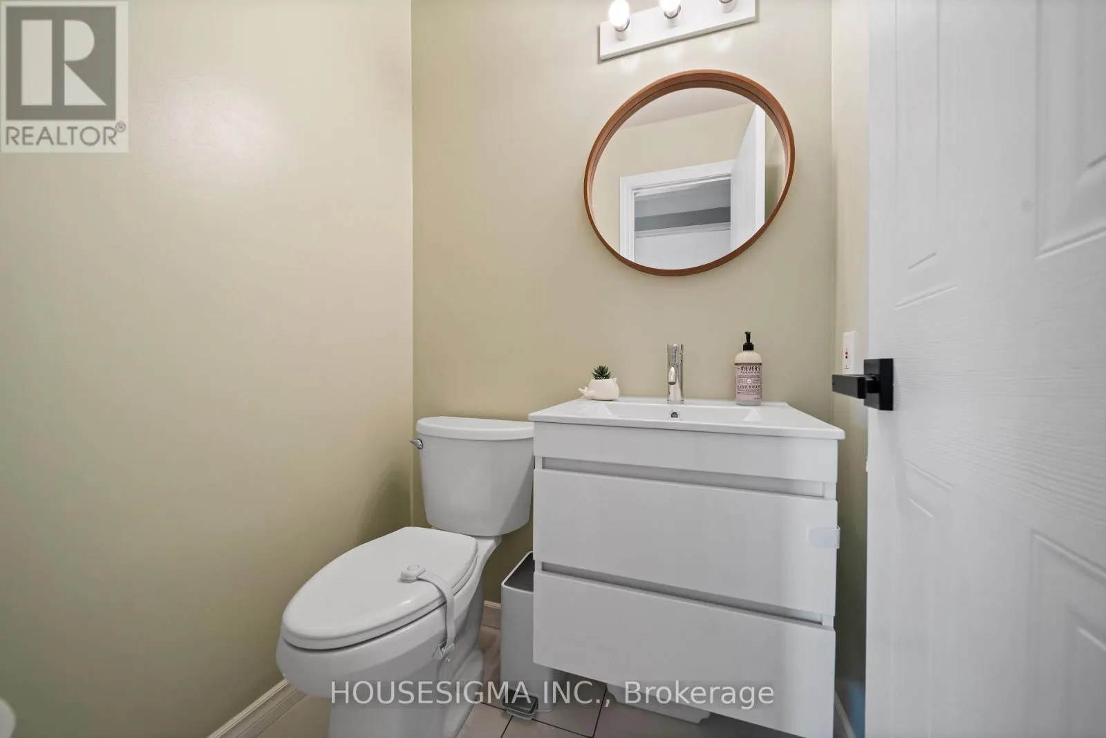 4 - 1225 CHEAPSIDE STREET, #4