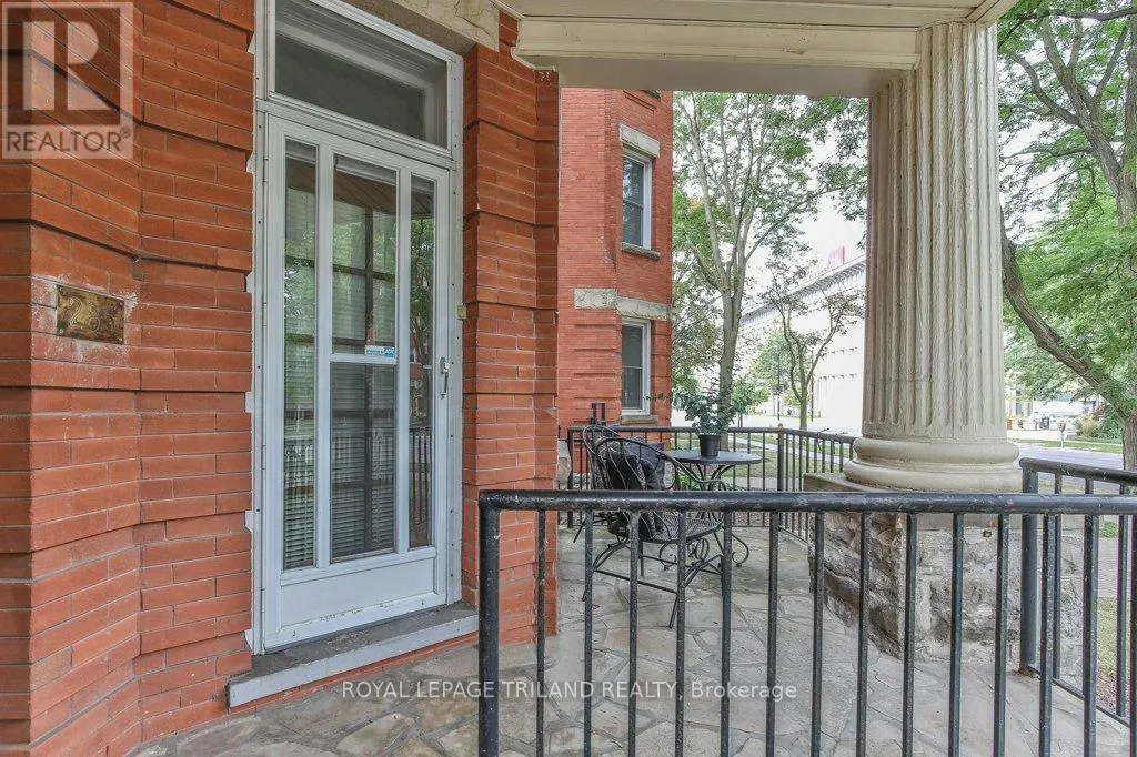 101 - 285 QUEENS AVENUE, #101
