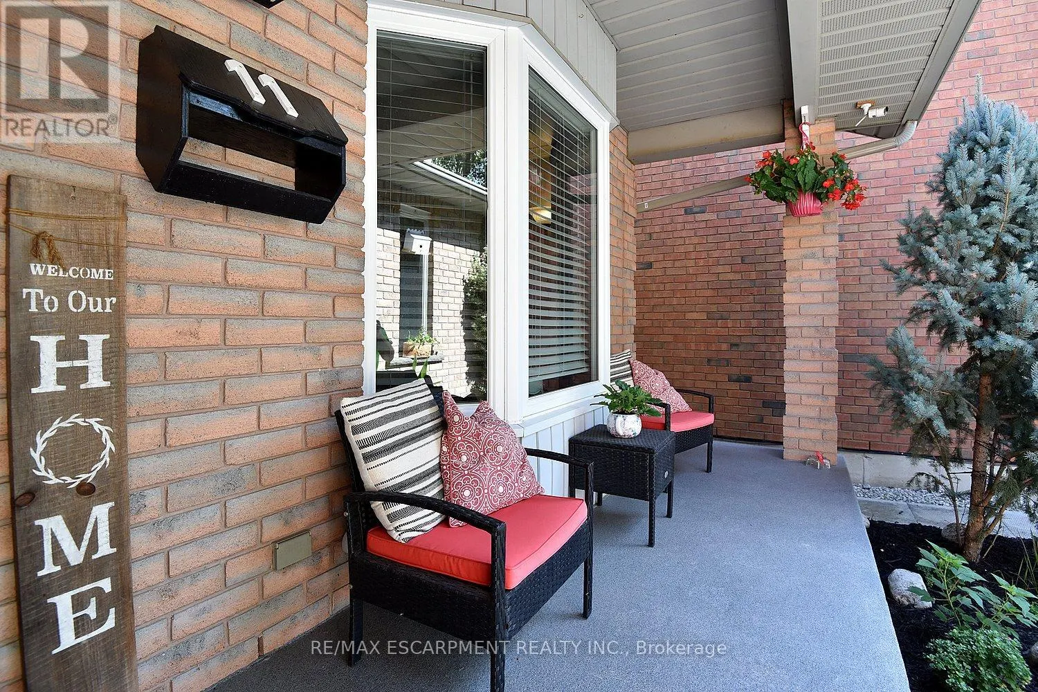 11 JACQUELINE BOULEVARD