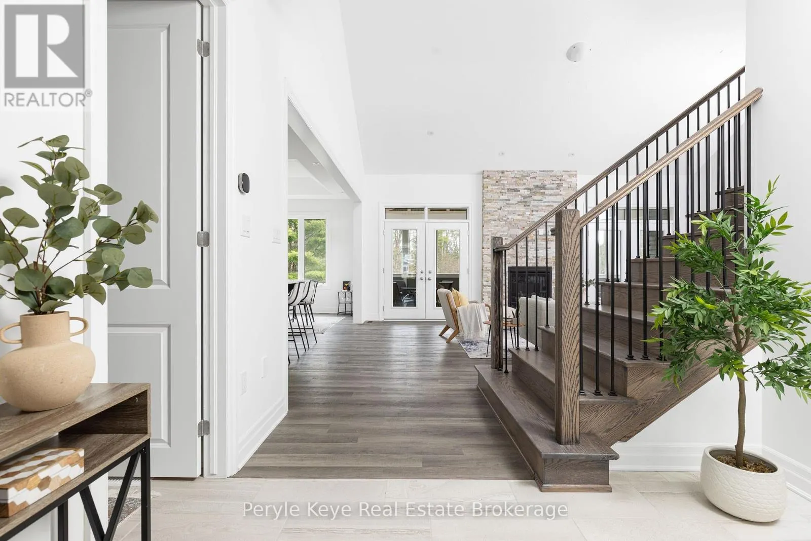 30 DYER CRESCENT