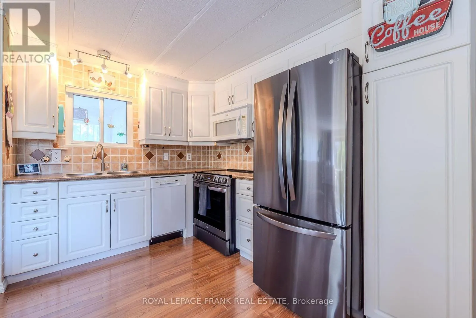 10 FENELON WAY