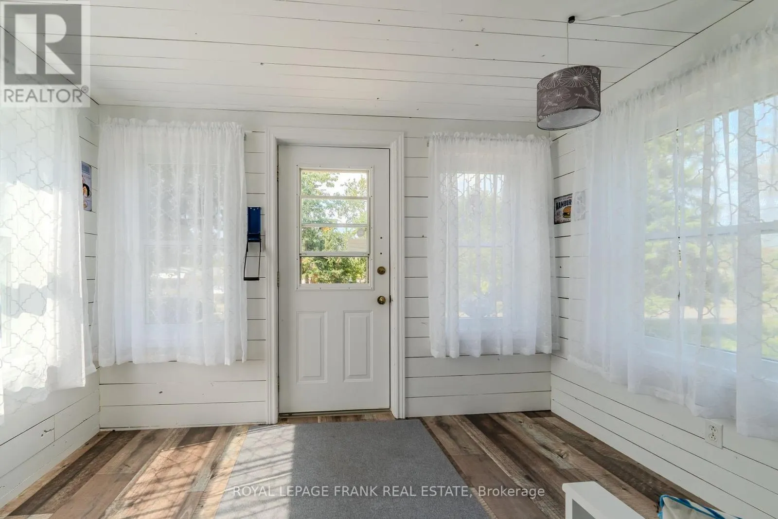 10 FENELON WAY