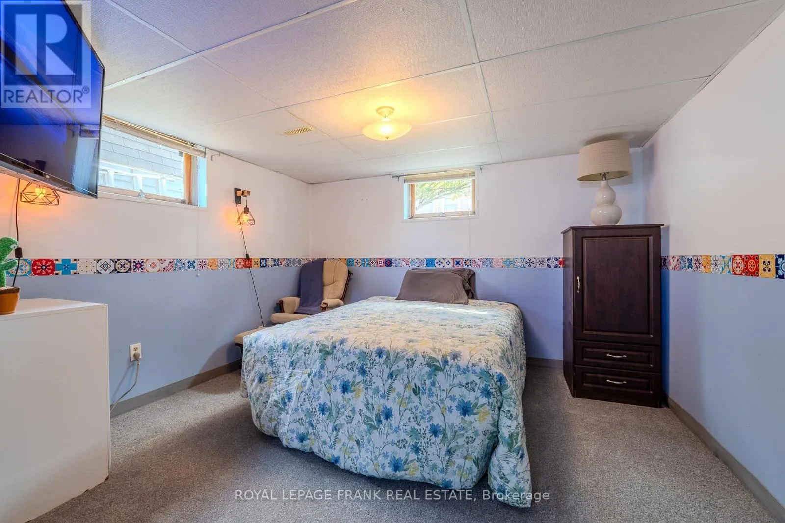 10 FENELON WAY