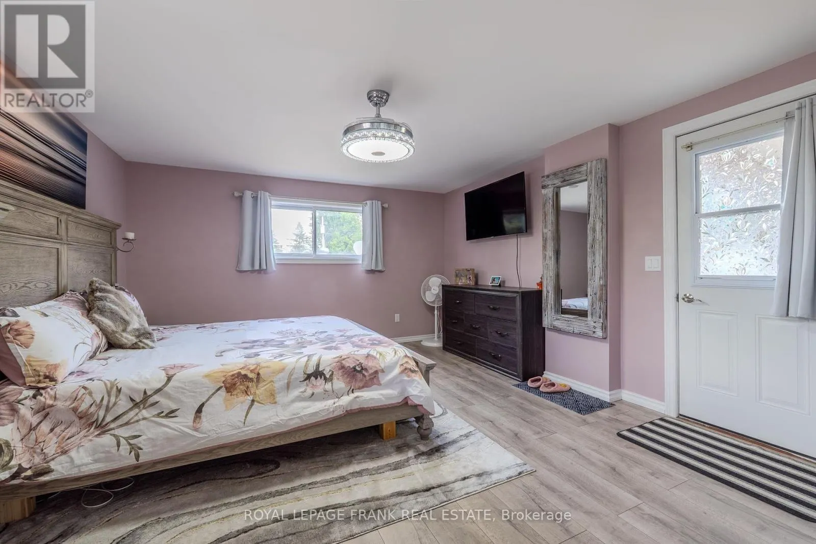 10 FENELON WAY