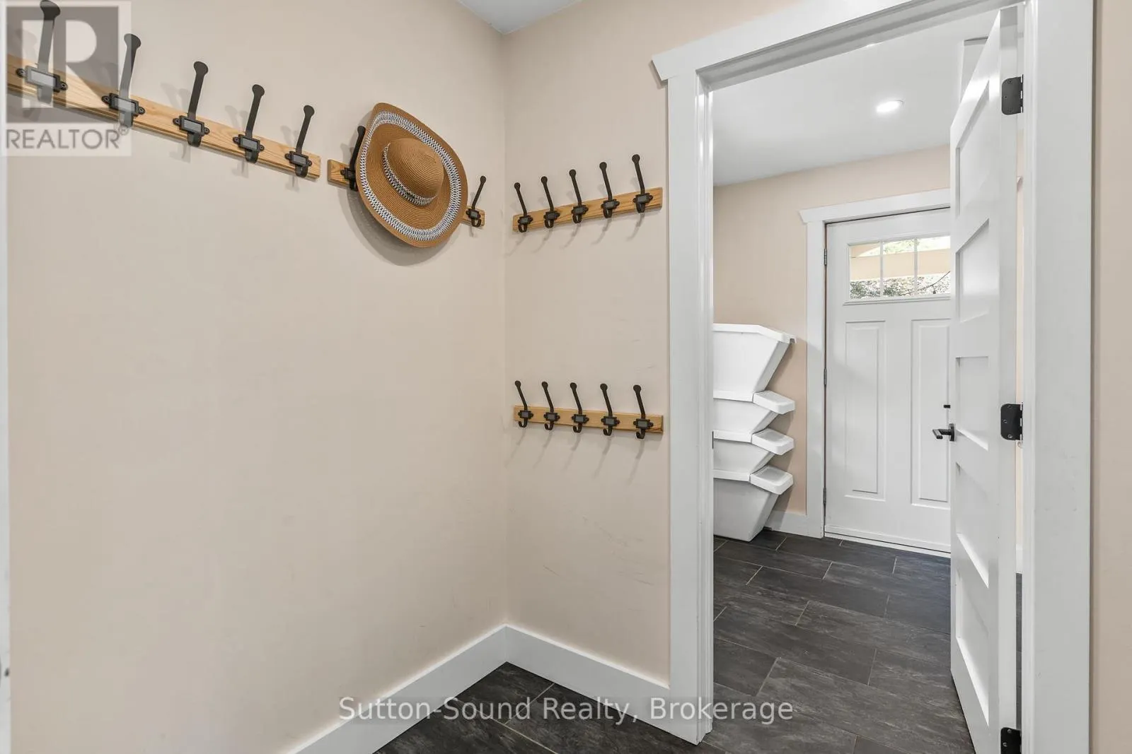 87 MEADOWLAND ROAD