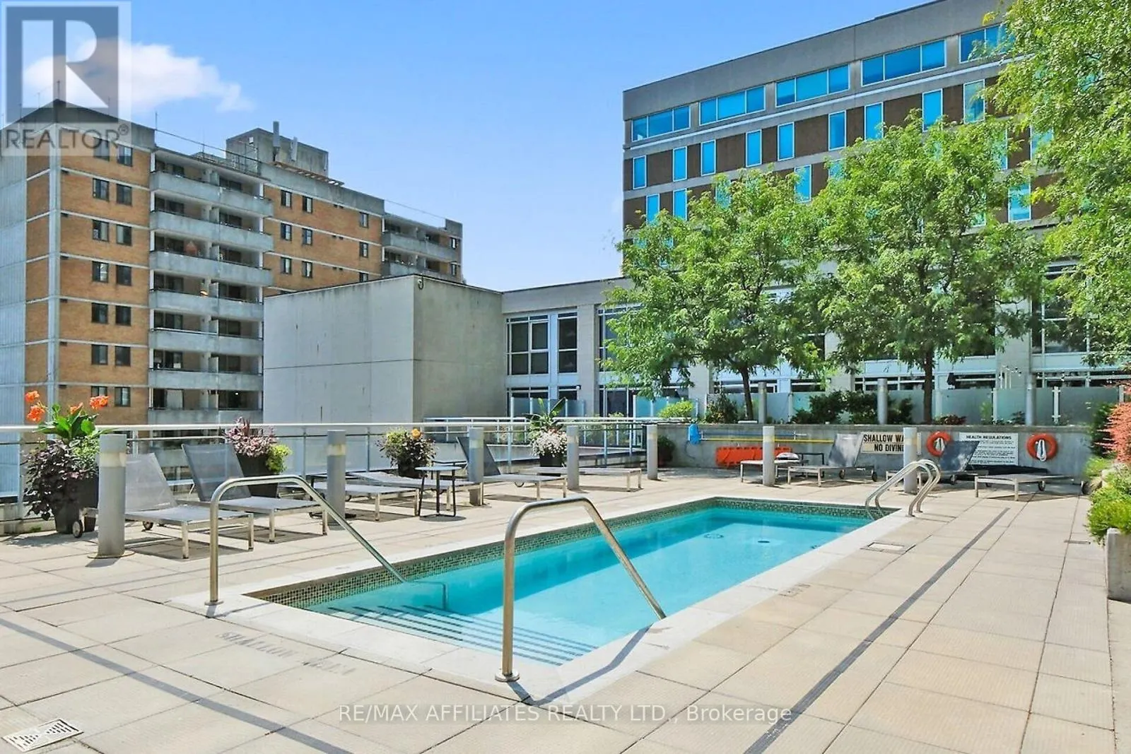 1201 - 324 LAURIER AVENUE W