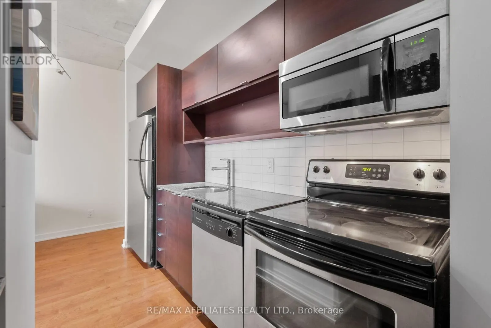 1201 - 324 LAURIER AVENUE W