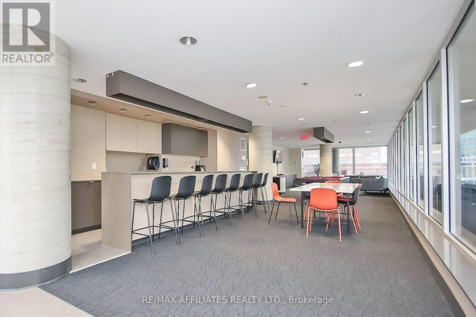 1201 - 324 LAURIER AVENUE W