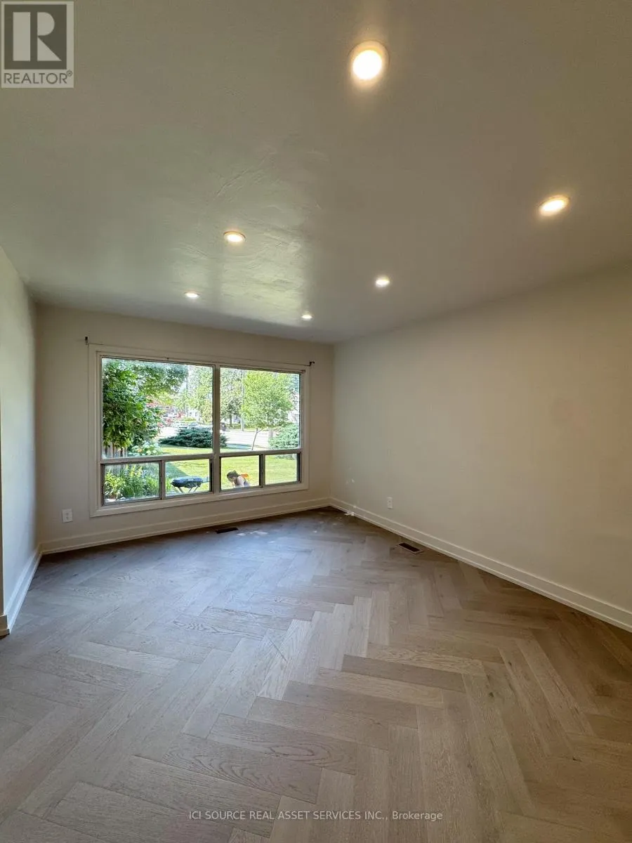 10 - 914 MOHAWK ROAD E
