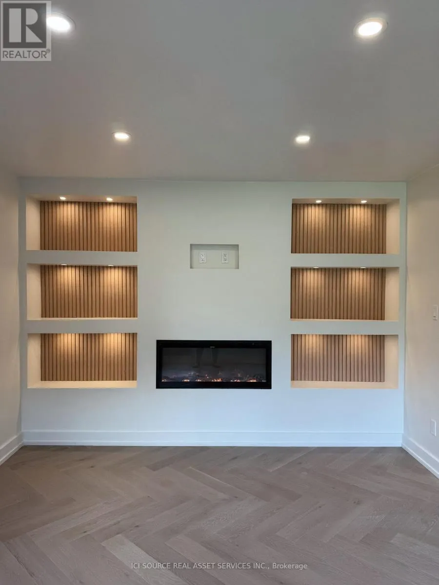 10 - 914 MOHAWK ROAD E
