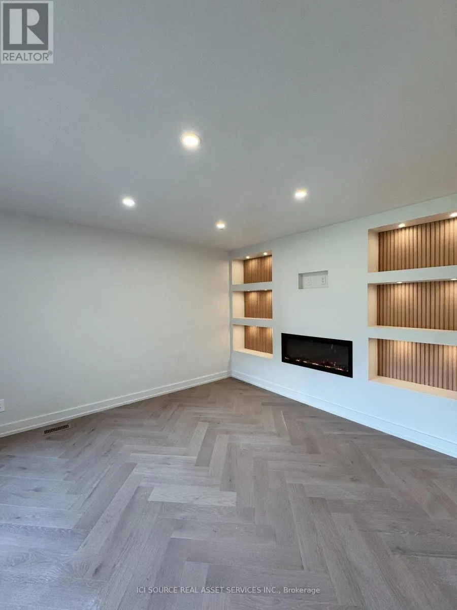 10 - 914 MOHAWK ROAD E