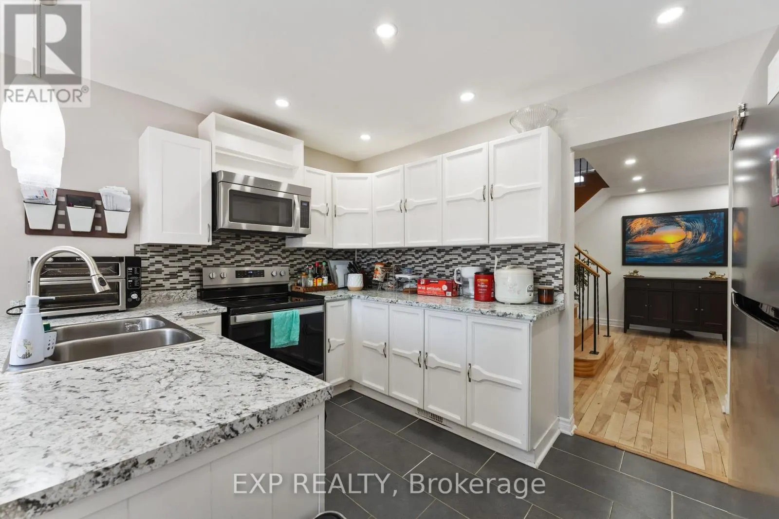 1762 SUNVIEW DRIVE
