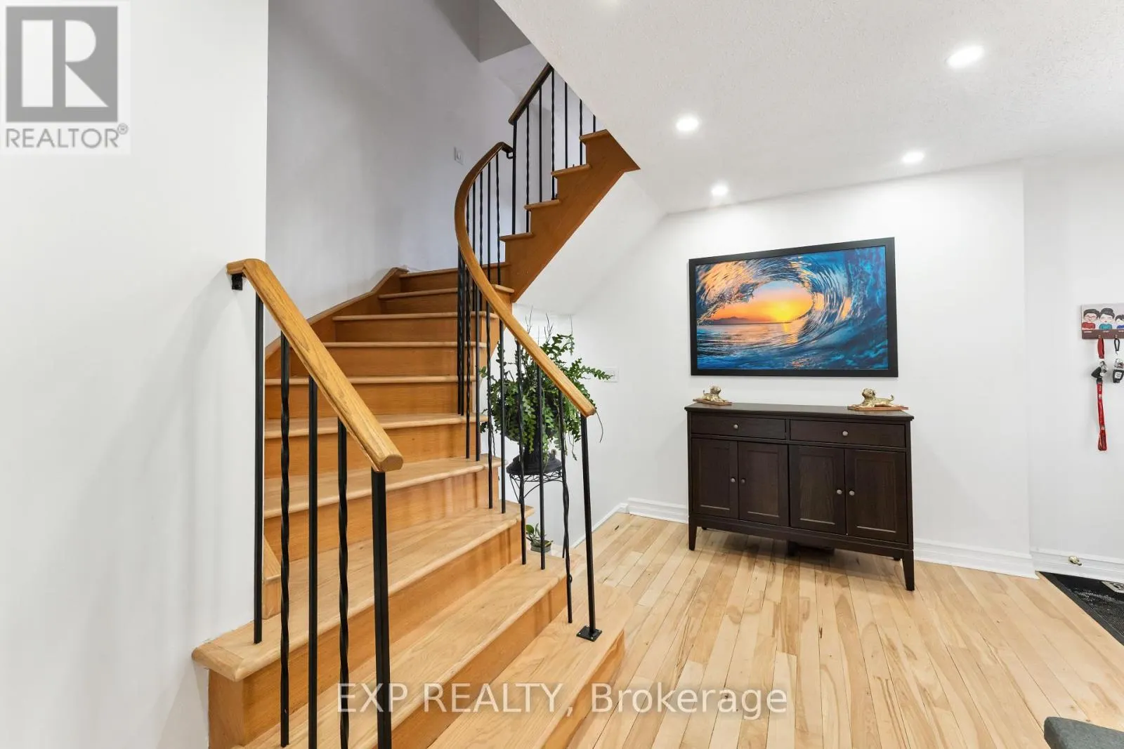 1762 SUNVIEW DRIVE