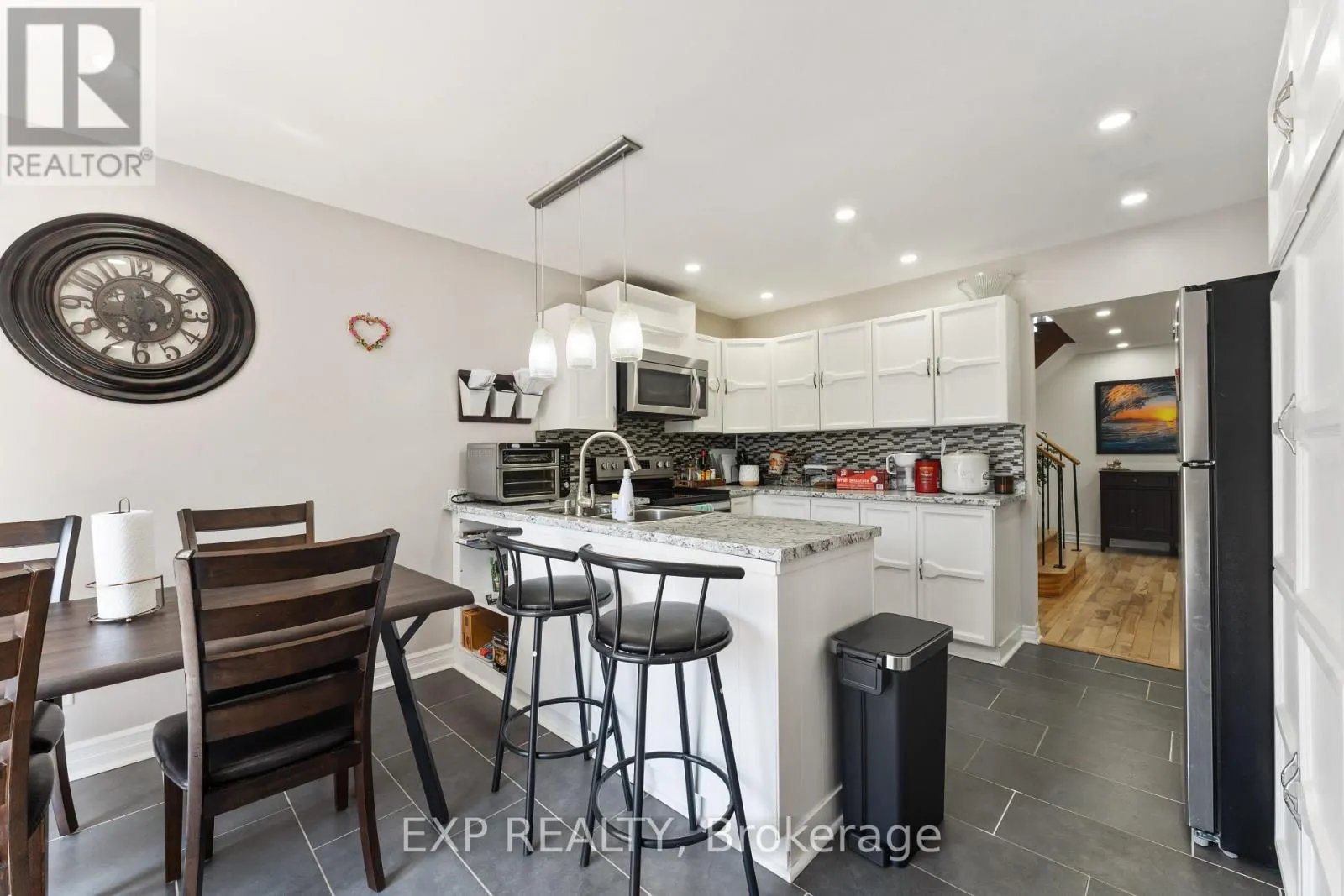 1762 SUNVIEW DRIVE