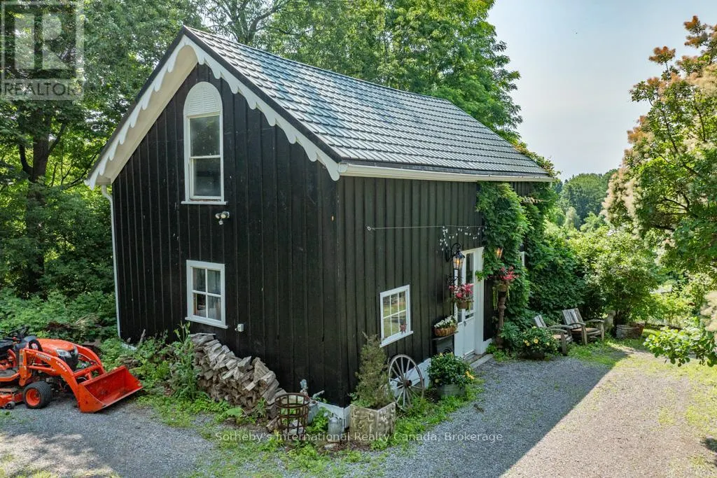 22 HAUSER PLACE