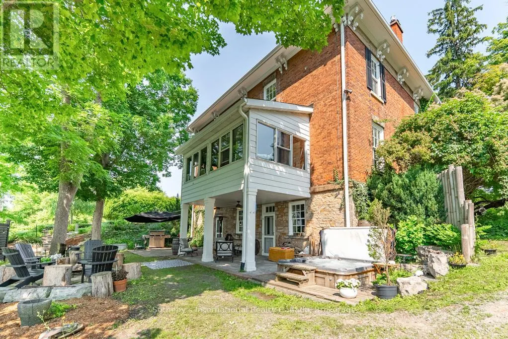 22 HAUSER PLACE